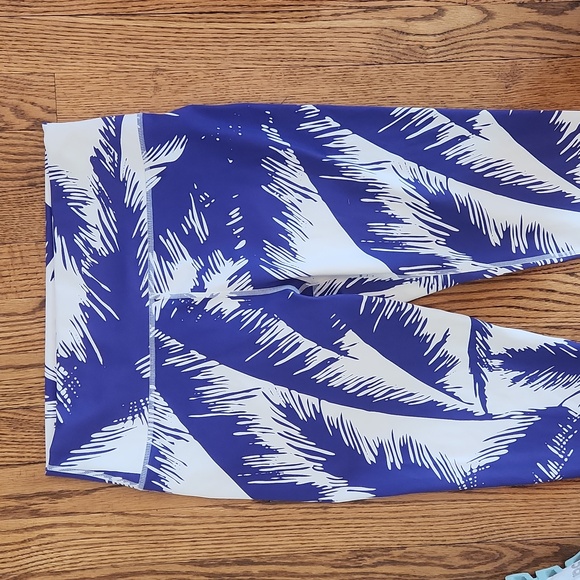 NWT FABLETICS purple pure luxe workout leggings L - Picture 2 of 4